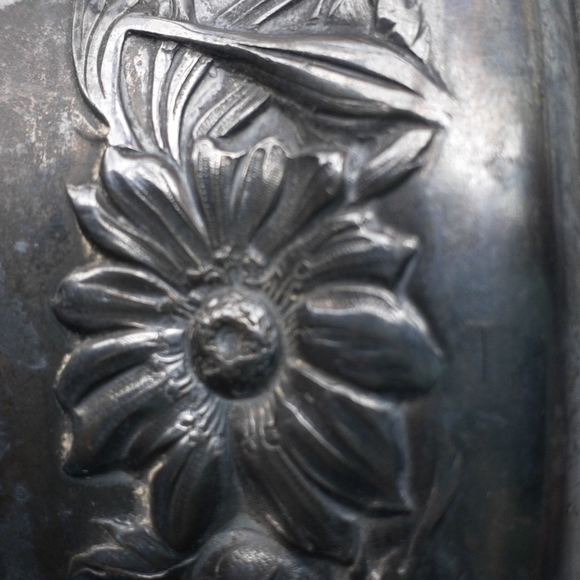 Victorian Silver-Plated Repousse Jewelry Cask/Box - Picture 6 of 10